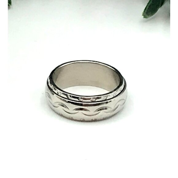 Silver Tone Spinner Design Band Ring size 8.5 - Picture 1 of 5